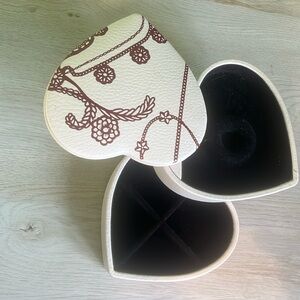 Pandora heart shaped travel case